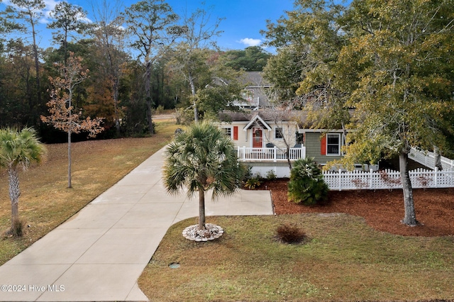 view of front of property with a front lawn