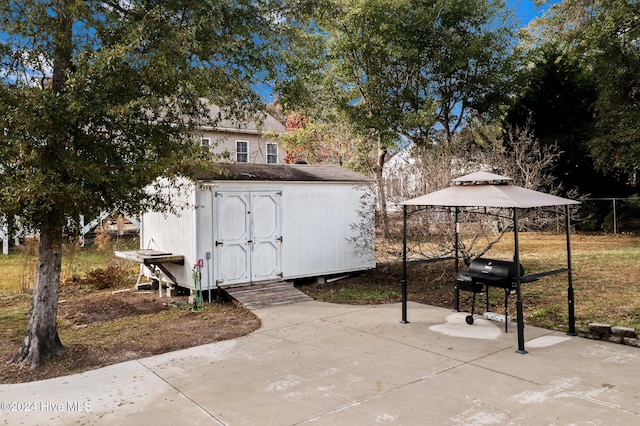 view of outbuilding