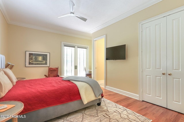 bedroom featuring ceiling fan, french doors, crown molding, and light hardwood / wood-style flooring