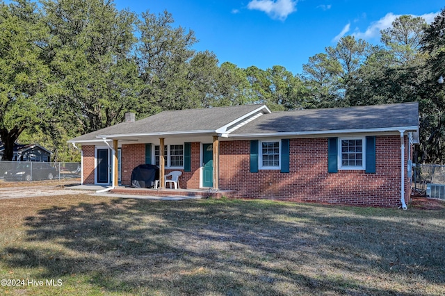 ranch-style house with a front yard