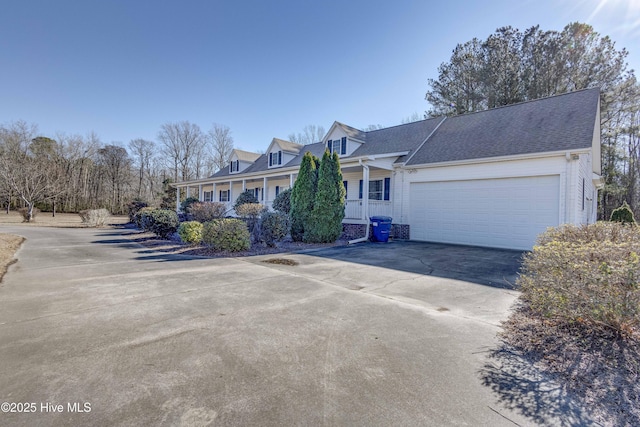 view of front of house with covered porch and a garage