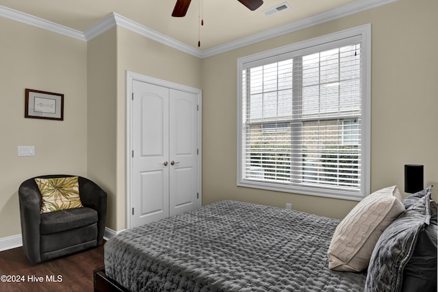 bedroom featuring crown molding, dark wood-type flooring, a closet, and ceiling fan