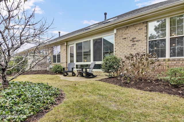 back of house featuring a lawn