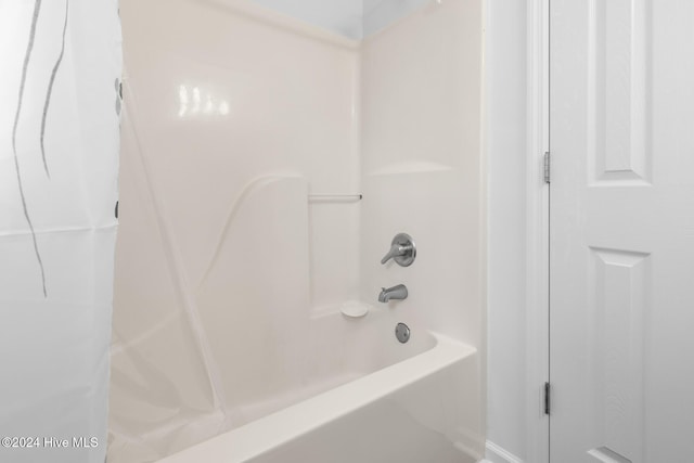 bathroom featuring shower / bathing tub combination