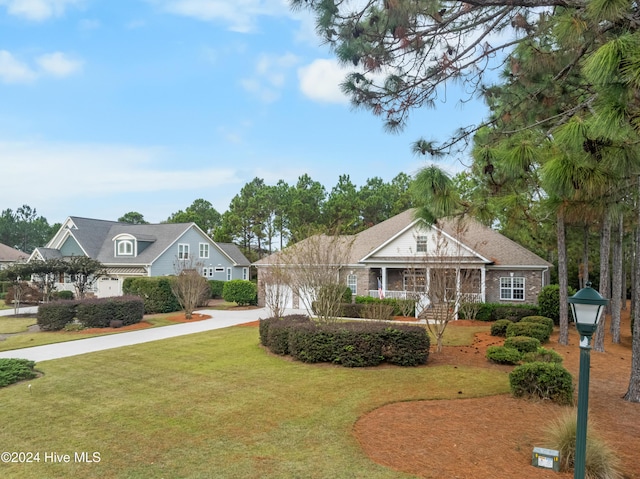 view of front facade featuring covered porch and a front yard