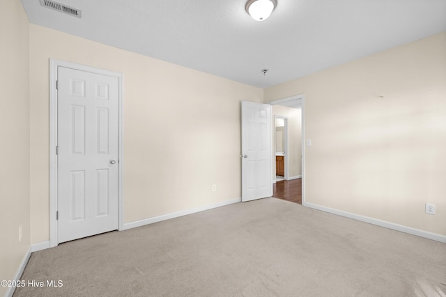 unfurnished room featuring carpet flooring