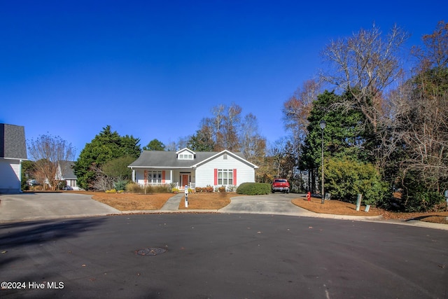 ranch-style home featuring a porch