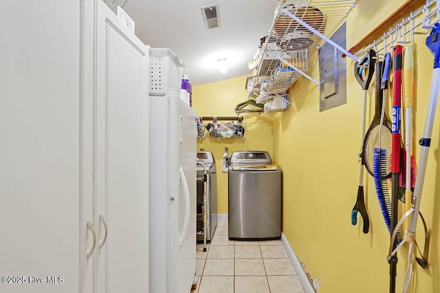 laundry room featuring light tile patterned floors and independent washer and dryer