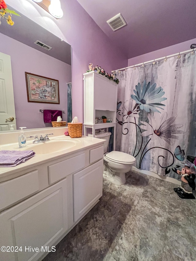 bathroom with a shower with shower curtain, vanity, and toilet