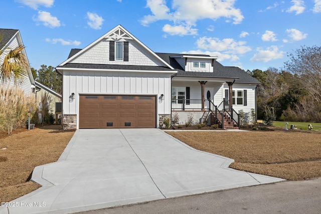 view of front facade featuring a garage and covered porch