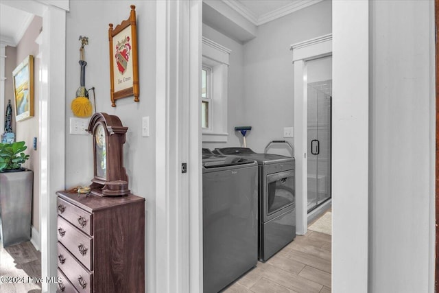 washroom featuring crown molding and independent washer and dryer