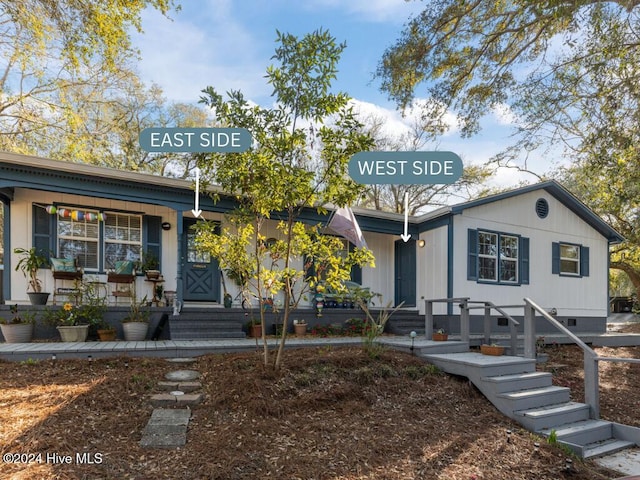 view of front of property featuring covered porch