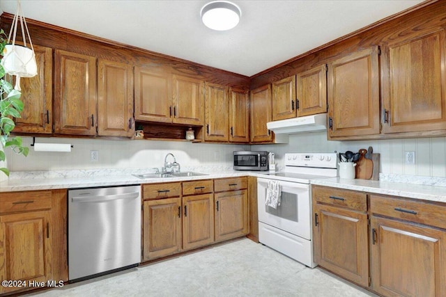 kitchen featuring stainless steel appliances, hanging light fixtures, and sink