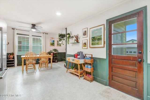 dining room with ceiling fan