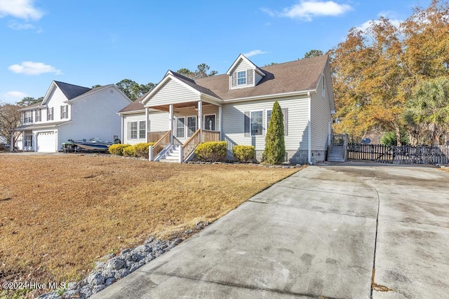 view of front of home featuring a front lawn and a garage