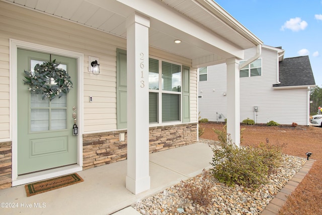 entrance to property featuring covered porch