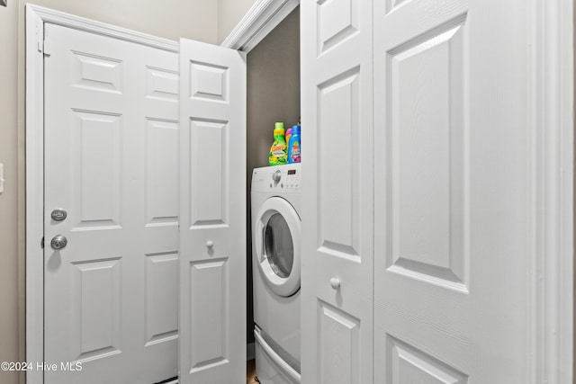 laundry area featuring washer / clothes dryer