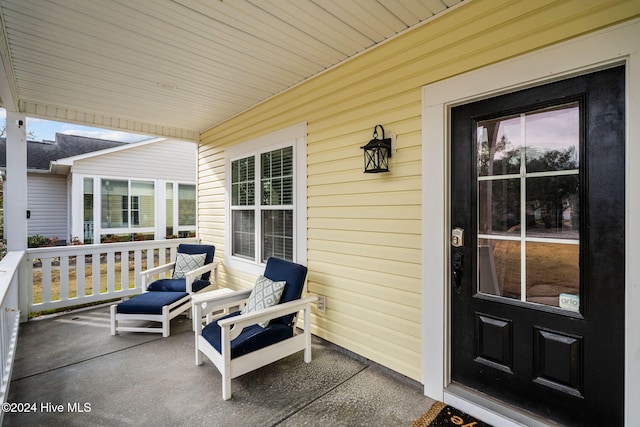 entrance to property featuring a porch