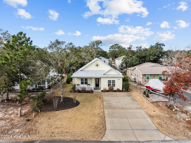 view of front of house featuring a porch