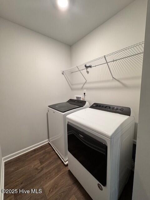 laundry area with dark wood-type flooring and washing machine and clothes dryer