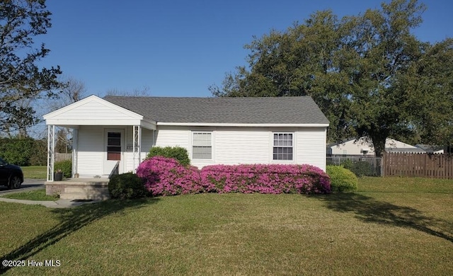 view of front facade with a front lawn