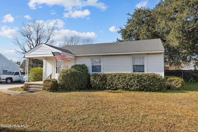 view of front of home featuring a front yard