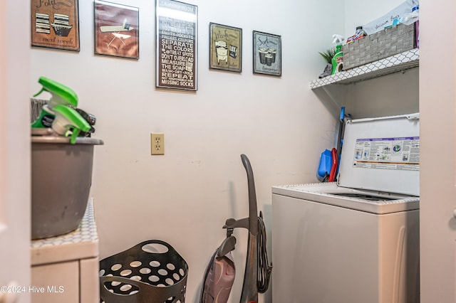 laundry area featuring washer / dryer