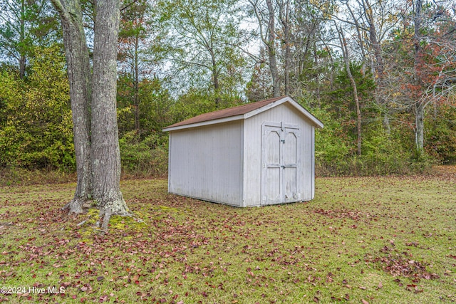 view of outbuilding