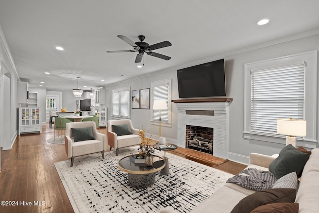 living room featuring hardwood / wood-style flooring, ceiling fan, and ornamental molding