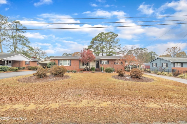 single story home with a front yard