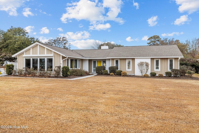 single story home featuring a front yard