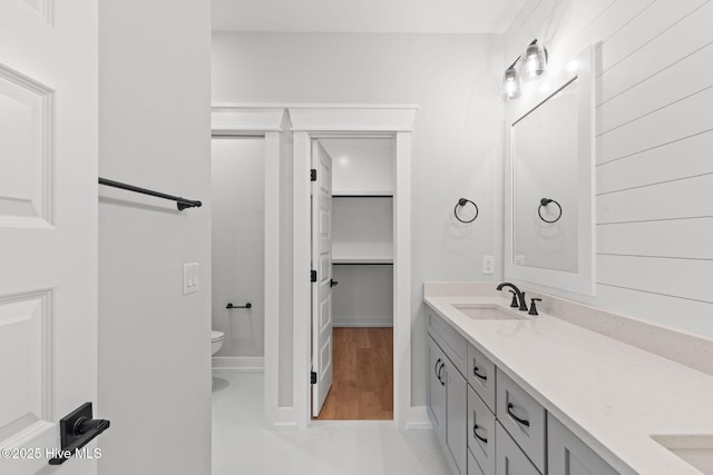 457 Raven Glen Dr, Southport, NC 28461 - full bath featuring double vanity, toilet, and a walk in closet