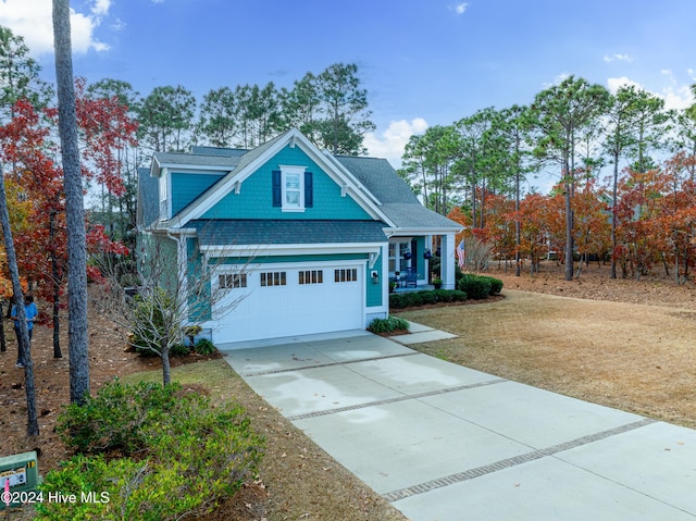 view of front of property featuring a front yard and a garage