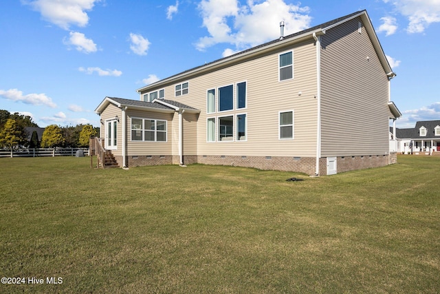 back of house featuring a lawn