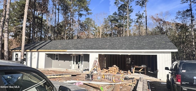 view of front facade featuring an outbuilding