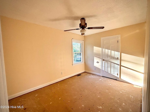 empty room with ceiling fan