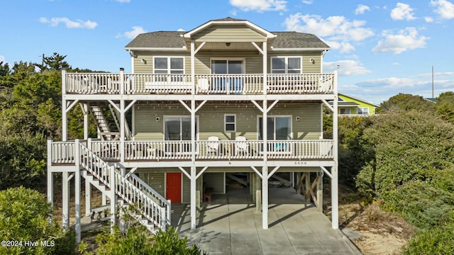 view of front facade featuring a carport