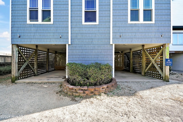 property entrance featuring a carport