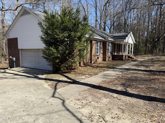 view of front of property featuring covered porch