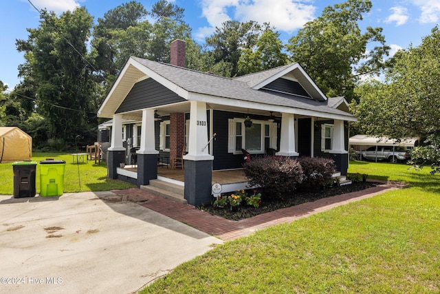 view of front of property featuring covered porch and a front yard