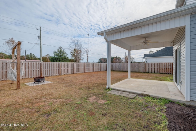 view of yard with ceiling fan and a patio