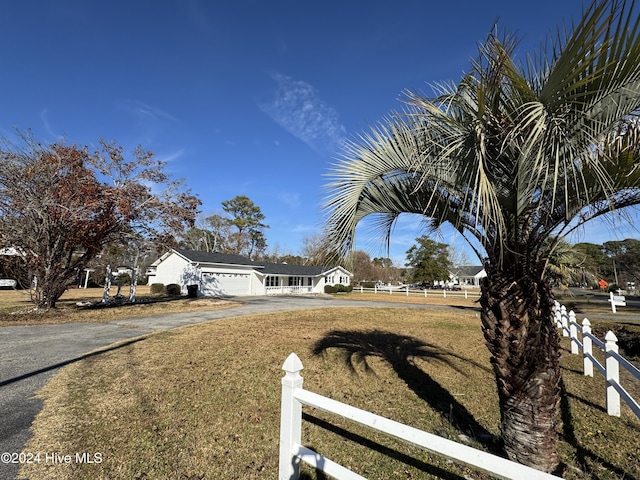 view of front facade with a front yard