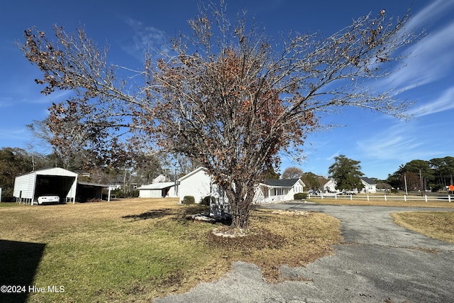 view of yard featuring a carport