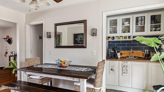 dining area featuring crown molding