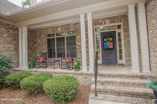 entrance to property featuring covered porch