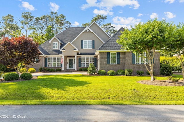 view of front facade with a front lawn