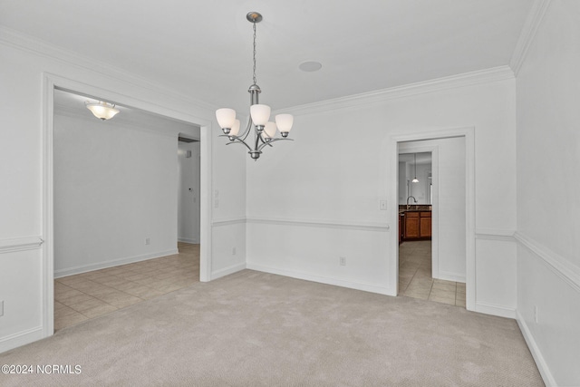 carpeted spare room with a chandelier and crown molding