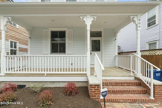 property entrance featuring a porch