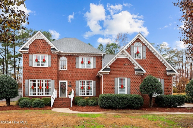 view of front of property with a front yard