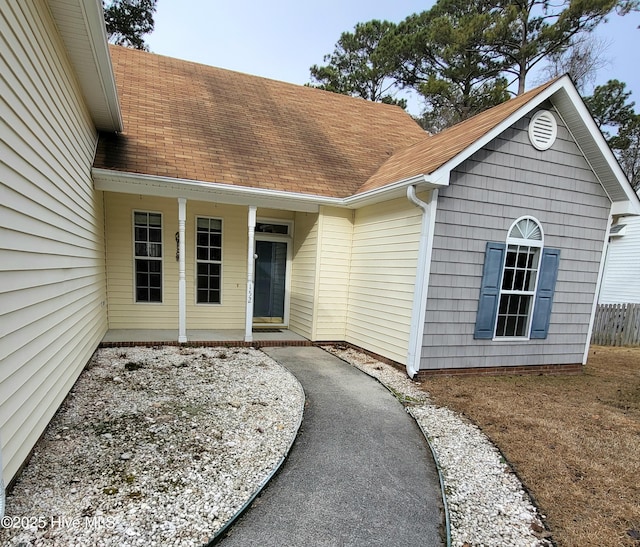 entrance to property featuring a porch